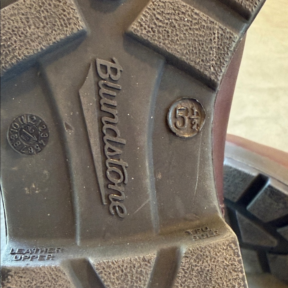Blundstone Men's Dark Brown Leather Chelsea Boots - Picture 7 of 10